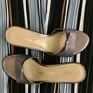 SHINY SILVER SANDALS.